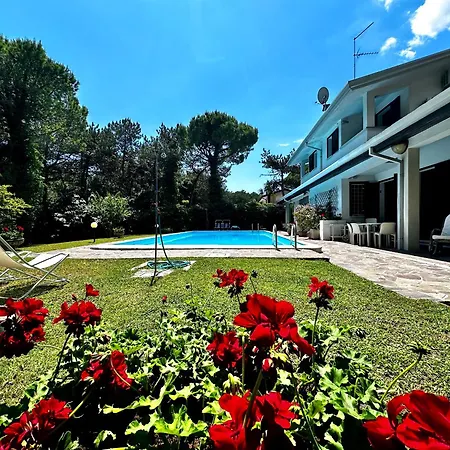 Willa La Grande With Pool *