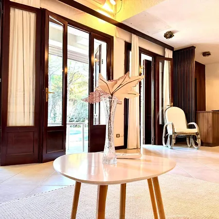 La Grande With Pool Villa